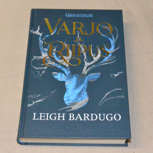 Leigh Bardugo Varjo ja riipus